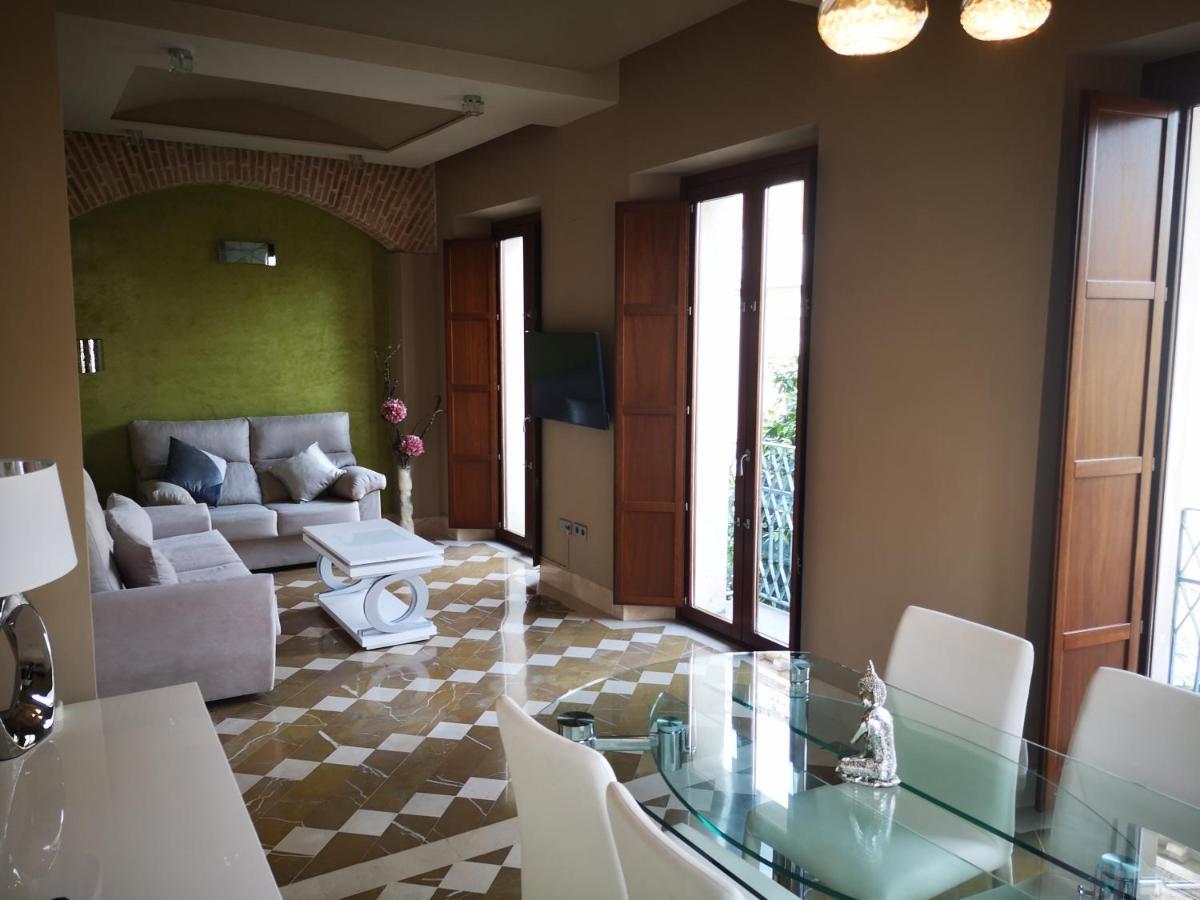 Luxury Apartment With Views To Alcazar, Cathedral And Giralda. Севілья Екстер'єр фото