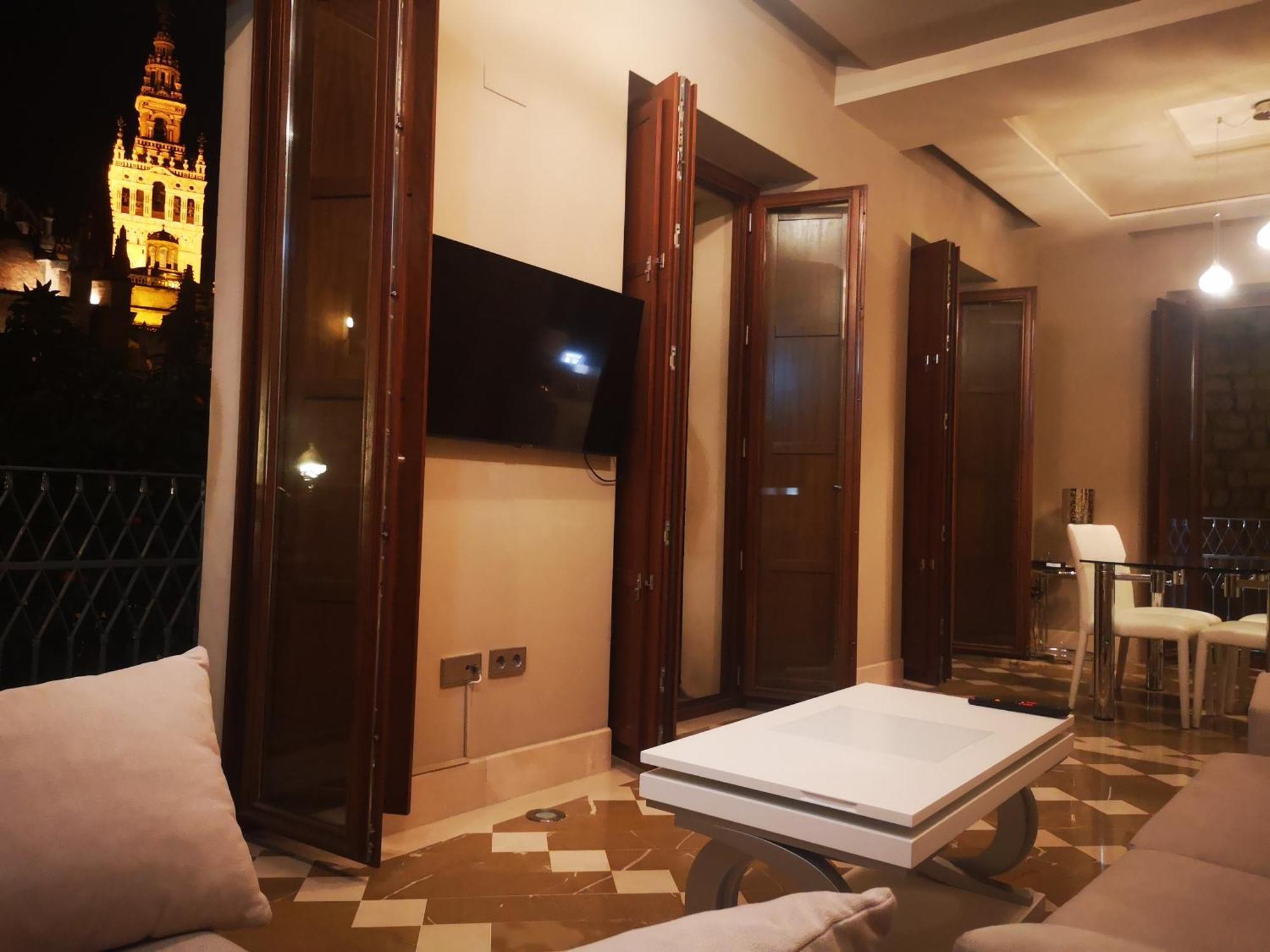 Luxury Apartment With Views To Alcazar, Cathedral And Giralda. Севілья Екстер'єр фото