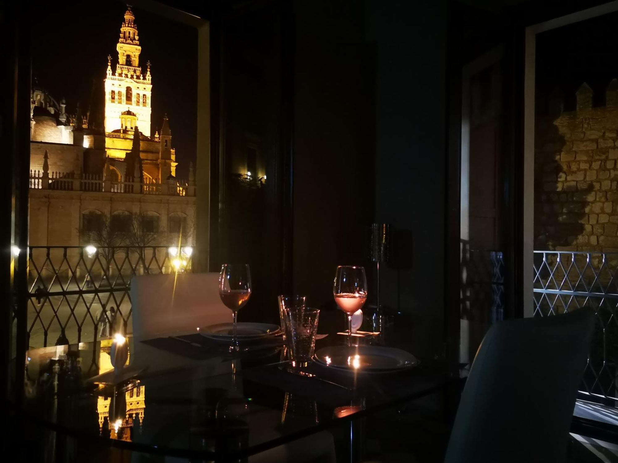 Luxury Apartment With Views To Alcazar, Cathedral And Giralda. Севілья Екстер'єр фото