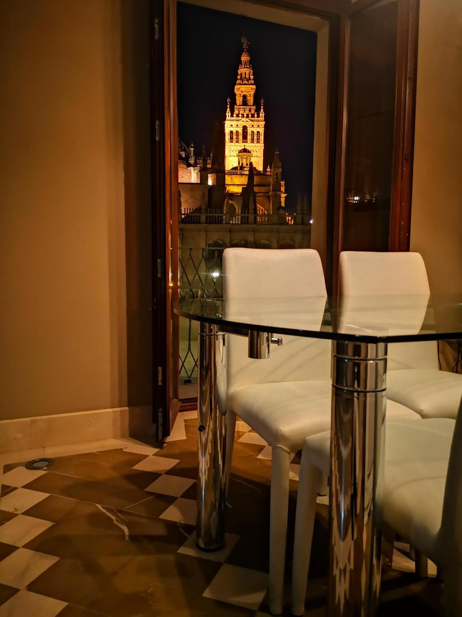 Luxury Apartment With Views To Alcazar, Cathedral And Giralda. Севілья Екстер'єр фото