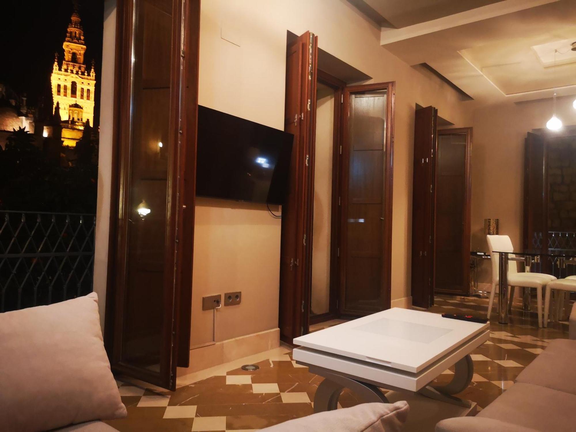 Luxury Apartment With Views To Alcazar, Cathedral And Giralda. Севілья Екстер'єр фото