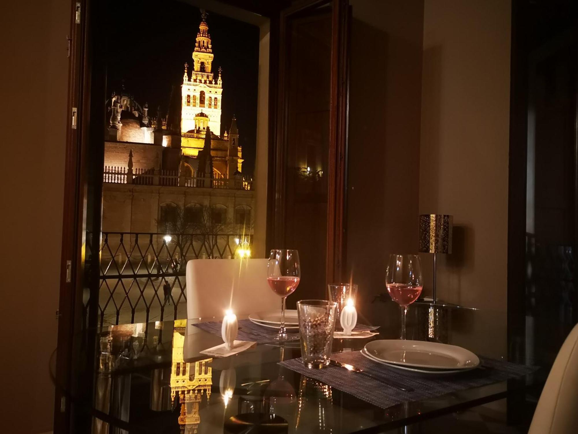 Luxury Apartment With Views To Alcazar, Cathedral And Giralda. Севілья Екстер'єр фото